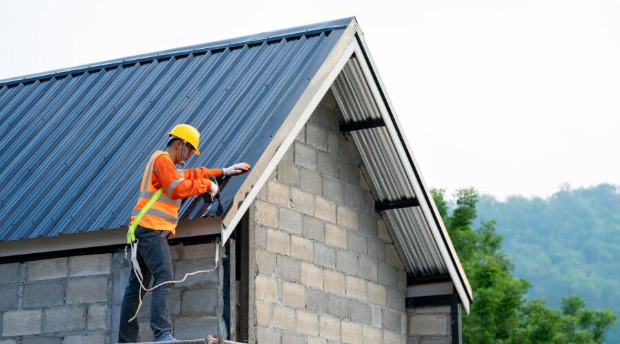 Expert Emergency Roof Repairs services in Durant, IA